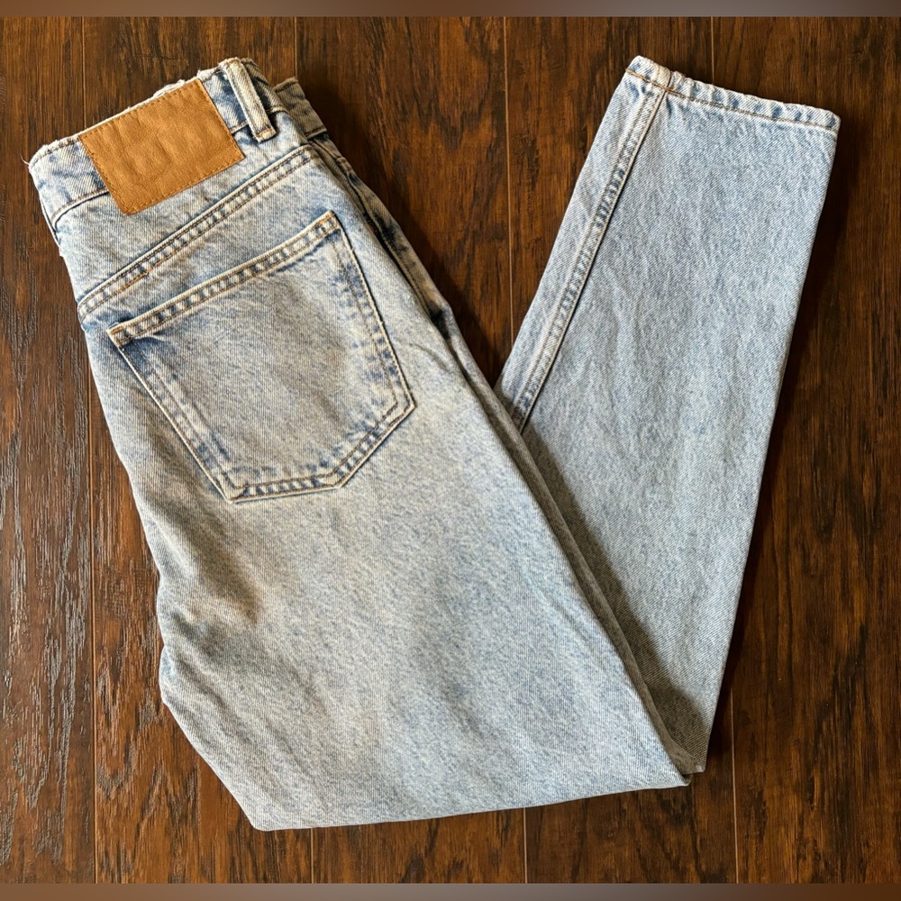 Zara Light Wash Relaxed Tapered Leg
